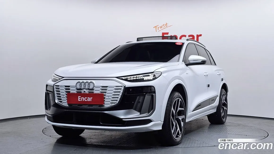 Audi Q6 e-tron — фото 1