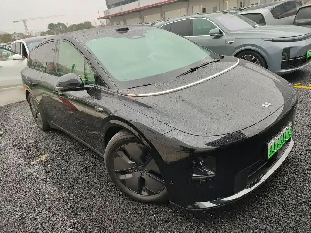 Li Auto i6 — фото 1
