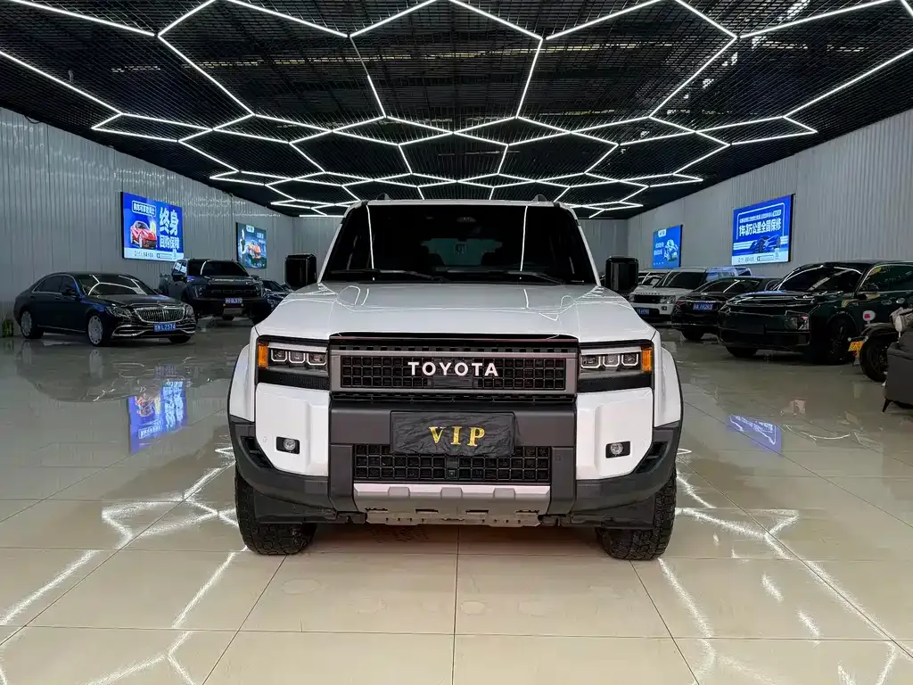 Toyota Prado — фото 10