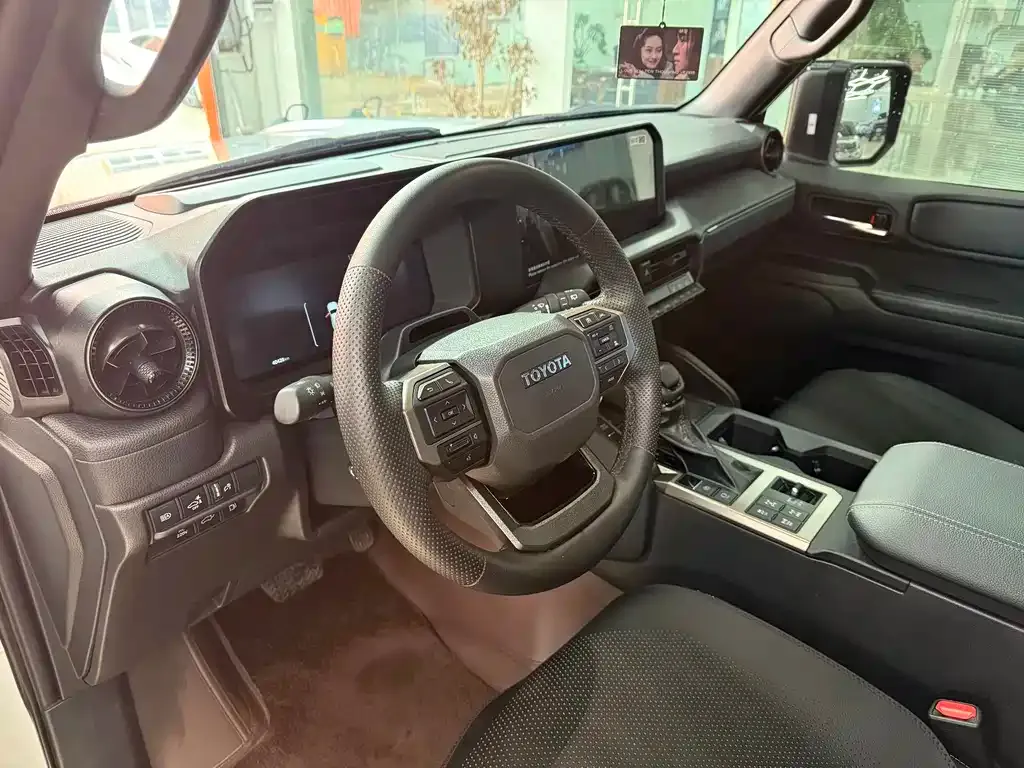 Toyota Prado — фото 5