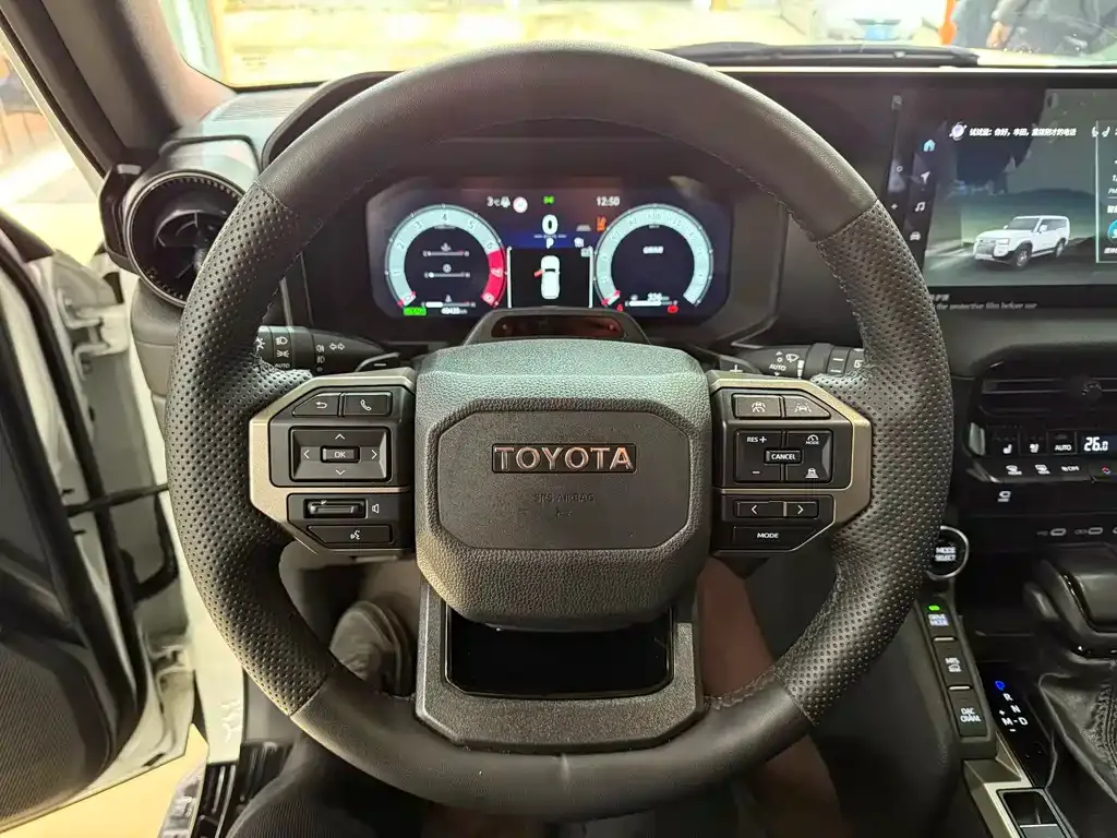 Toyota Prado — фото 9