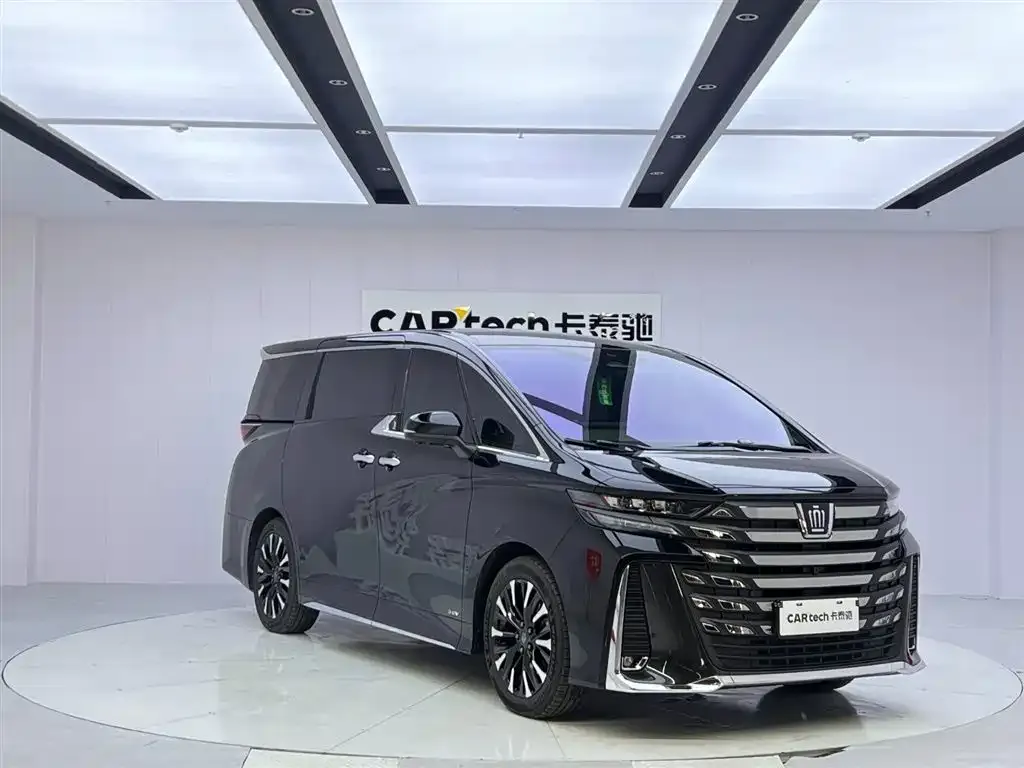 Toyota Vellfire — фото 1