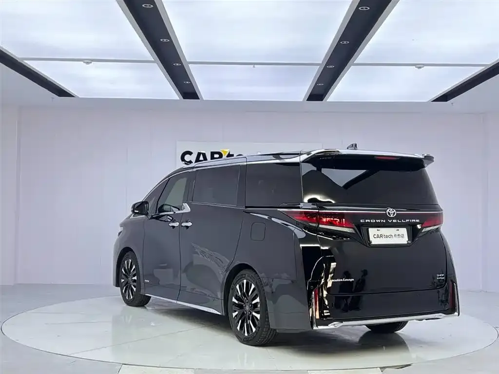 Toyota Vellfire — фото 2