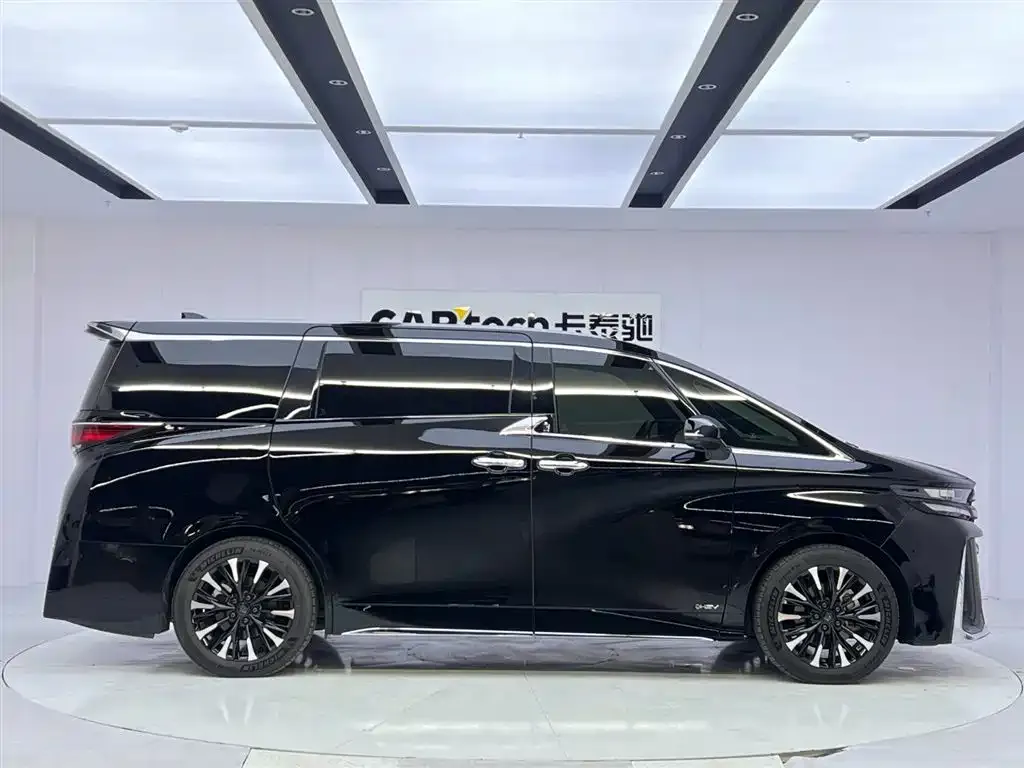 Toyota Vellfire — фото 3
