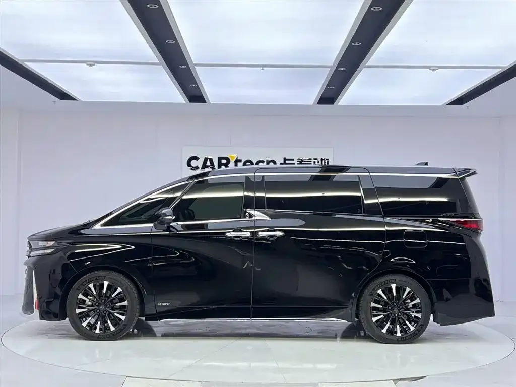 Toyota Vellfire — фото 7