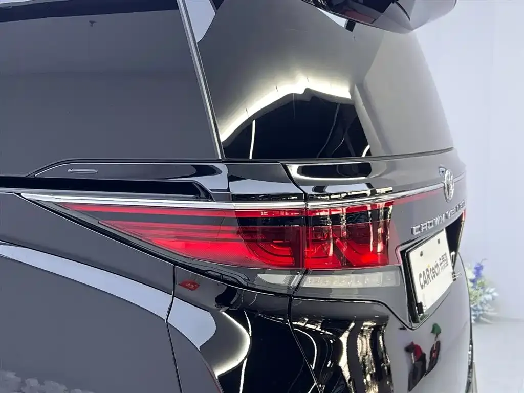 Toyota Vellfire — фото 8