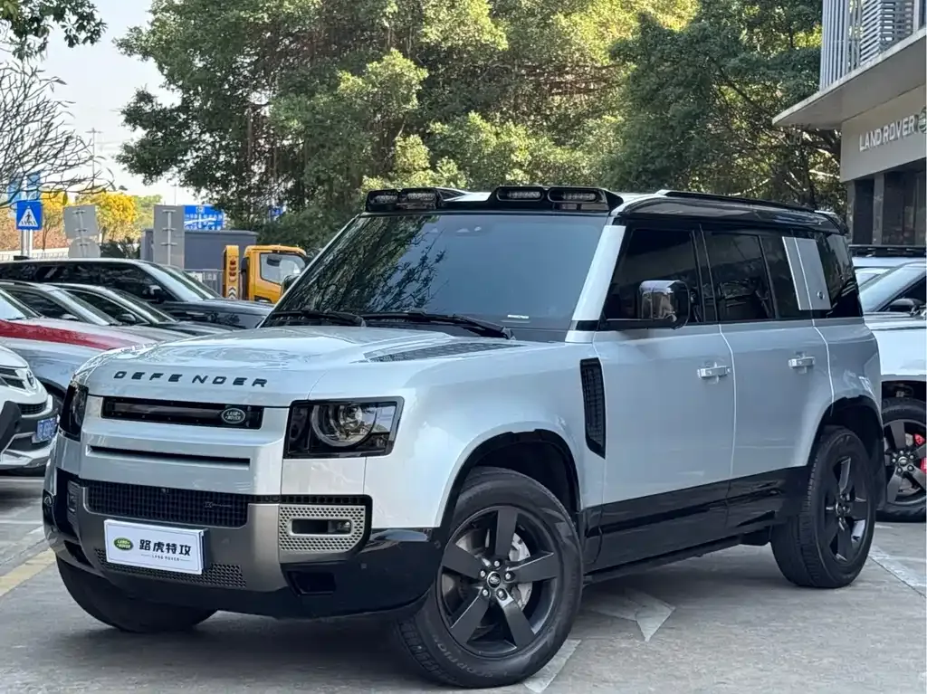 Land Rover Defender — фото 1