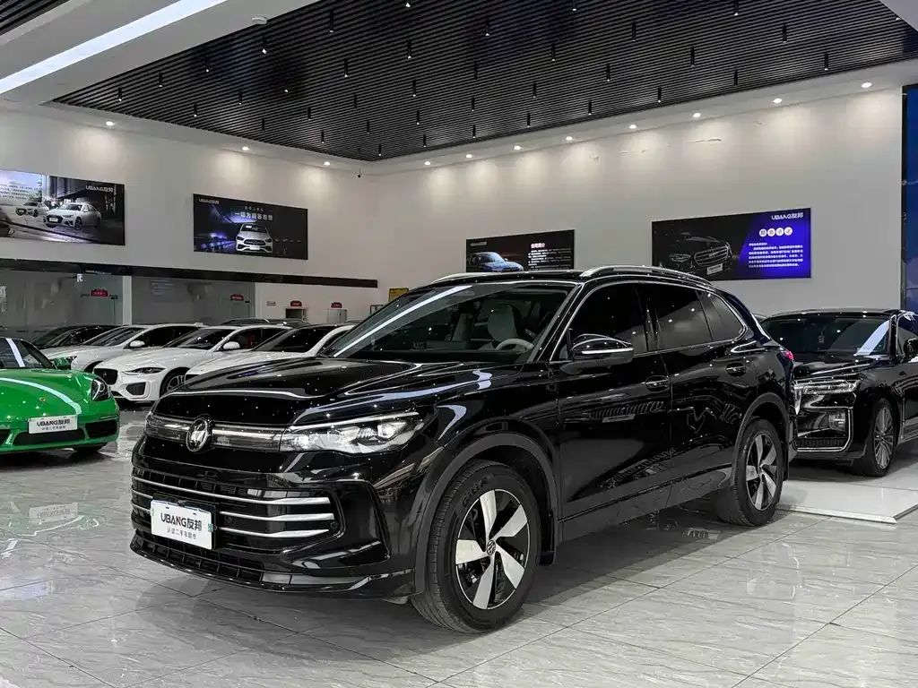 Volkswagen Tiguan L — фото 1