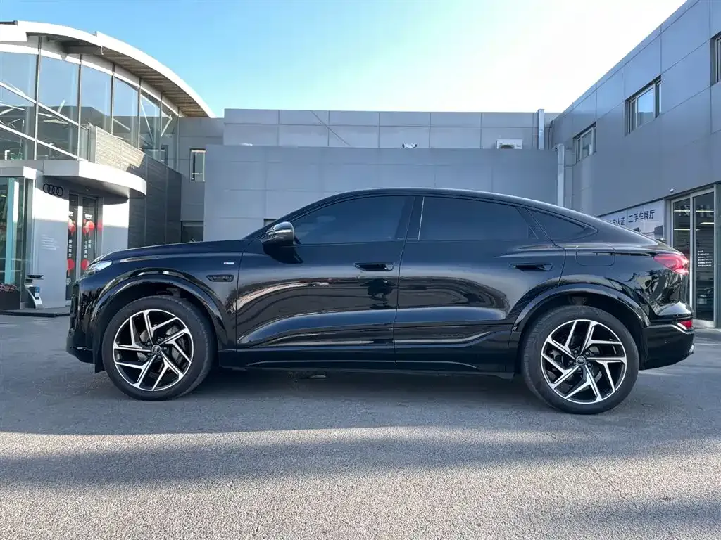 Audi Q6L Sportback e-tron — фото 7