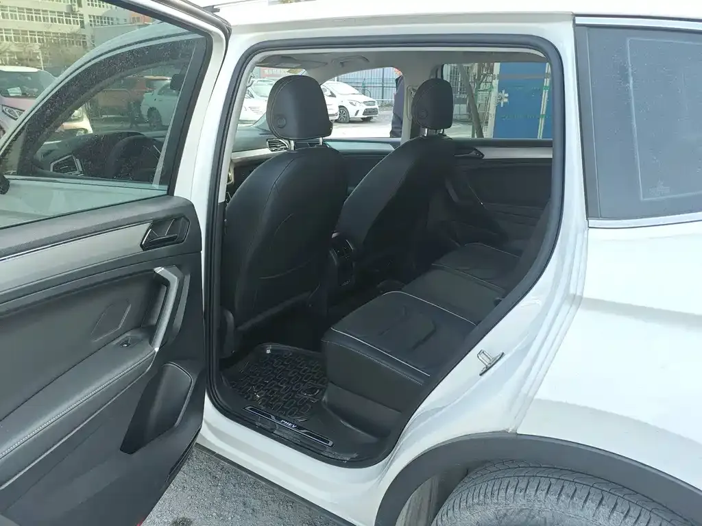 Volkswagen Tiguan L New Energy — фото 4