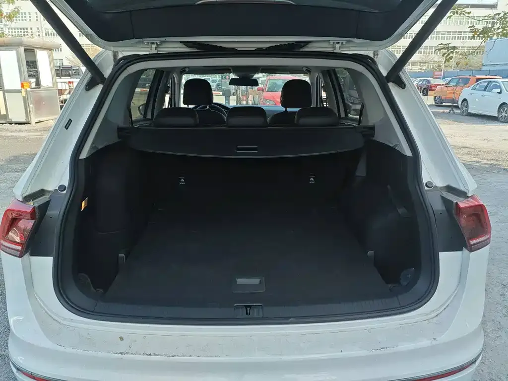 Volkswagen Tiguan L New Energy — фото 3