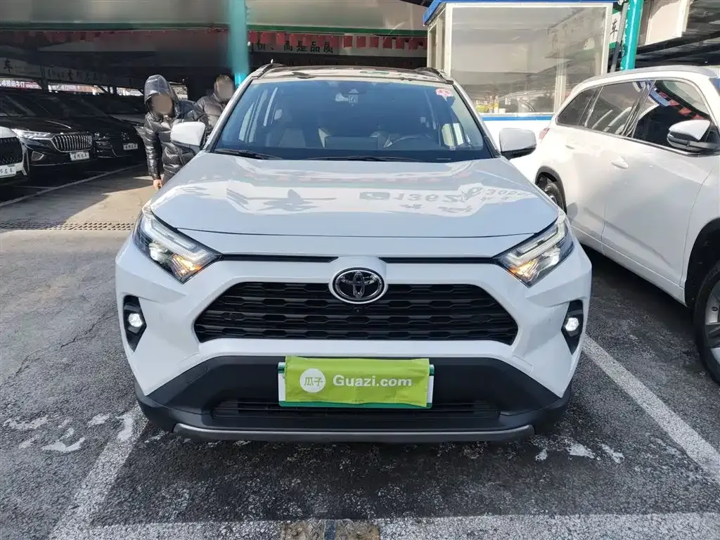 Toyota RAV4 — фото 7