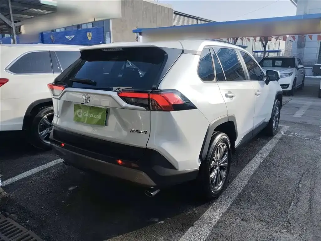 Toyota RAV4 — фото 3
