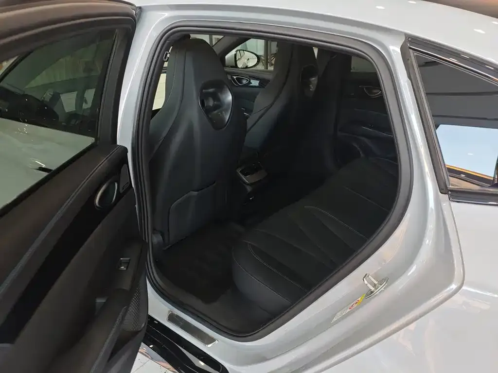 BYD Seal — фото 3