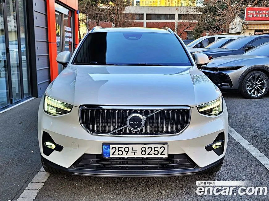 Volvo XC40 — фото 3