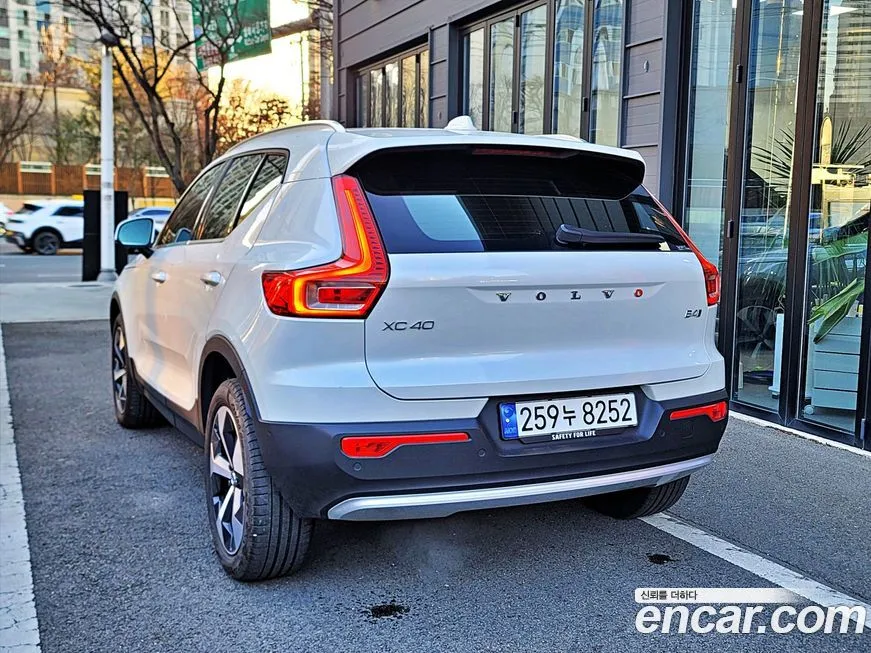 Volvo XC40 — фото 2