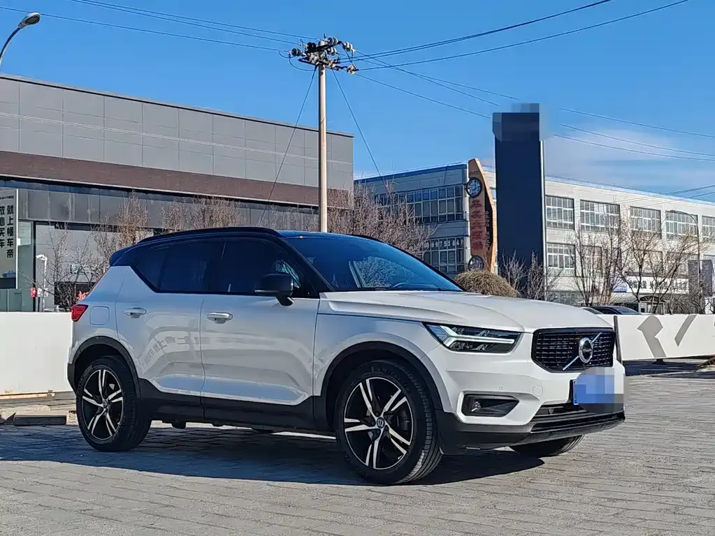 Volvo XC40 — фото 2