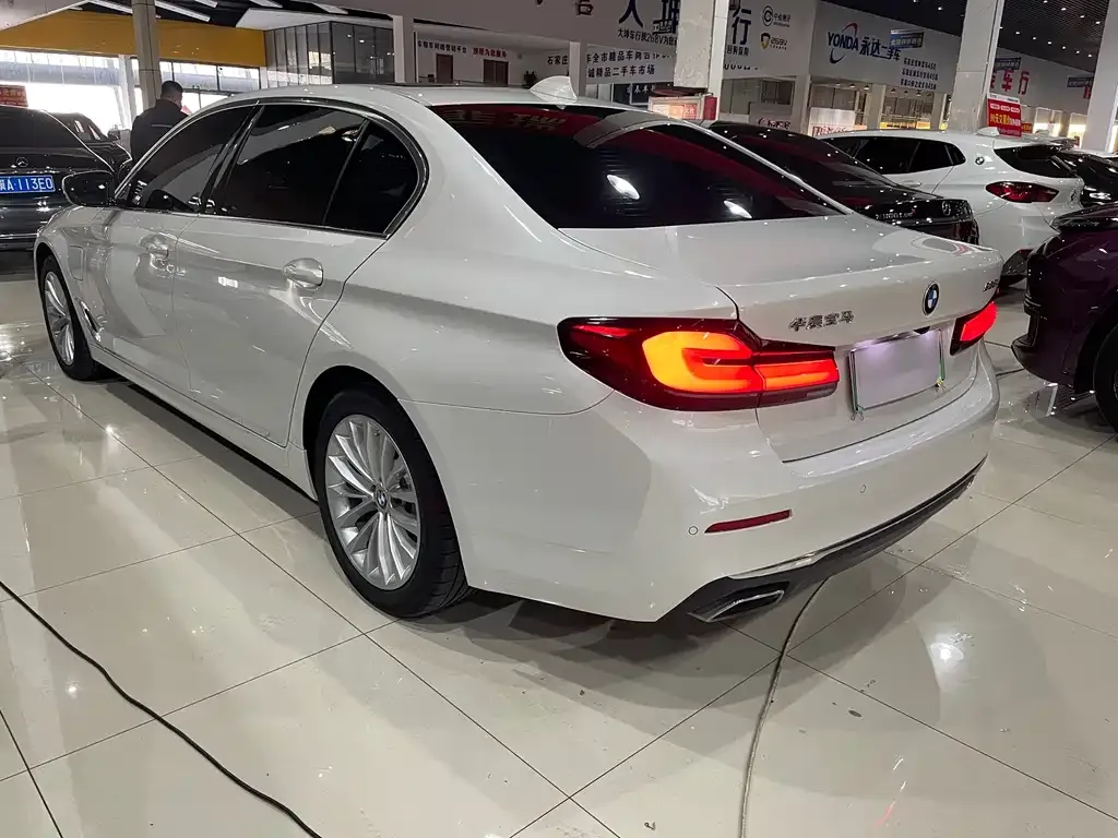 BMW 5 Series New Energy — фото 9