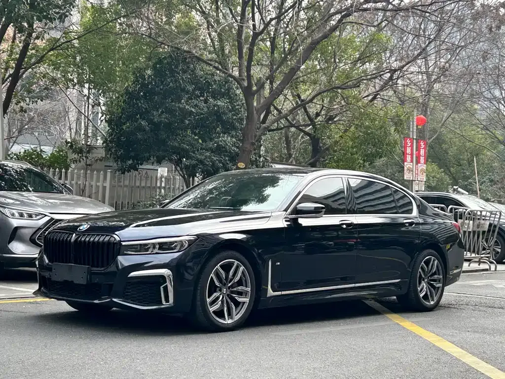 BMW 7 Series — фото 1