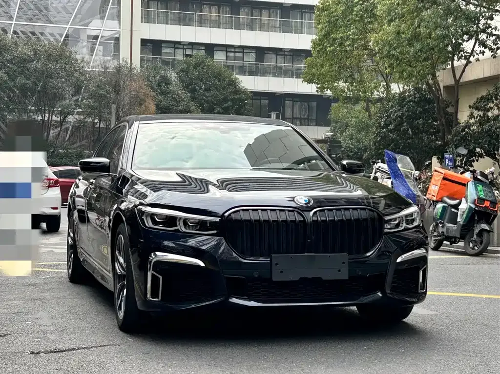 BMW 7 Series — фото 10
