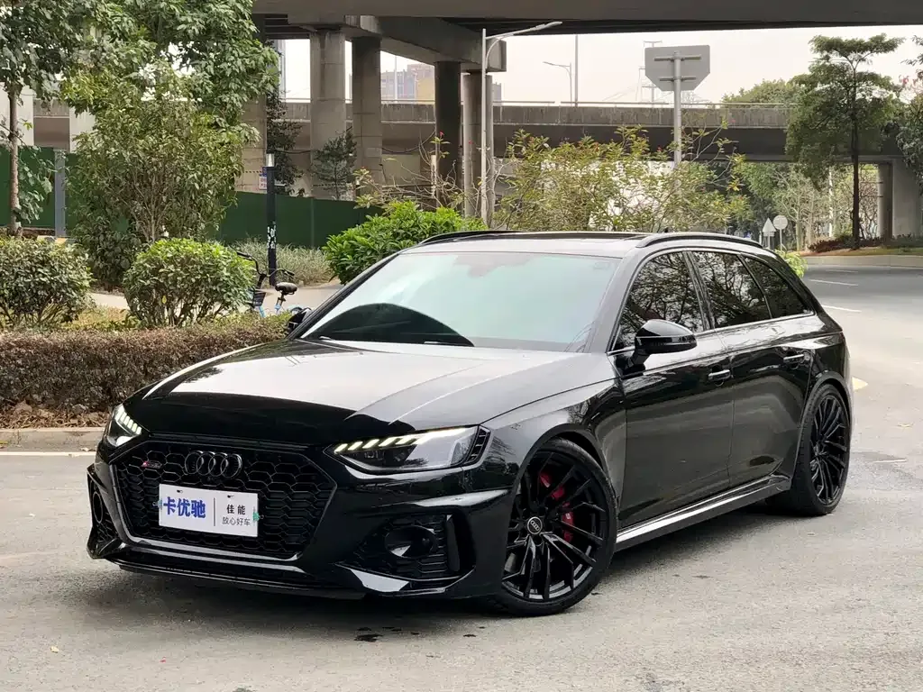 Audi RS 4 — фото 1