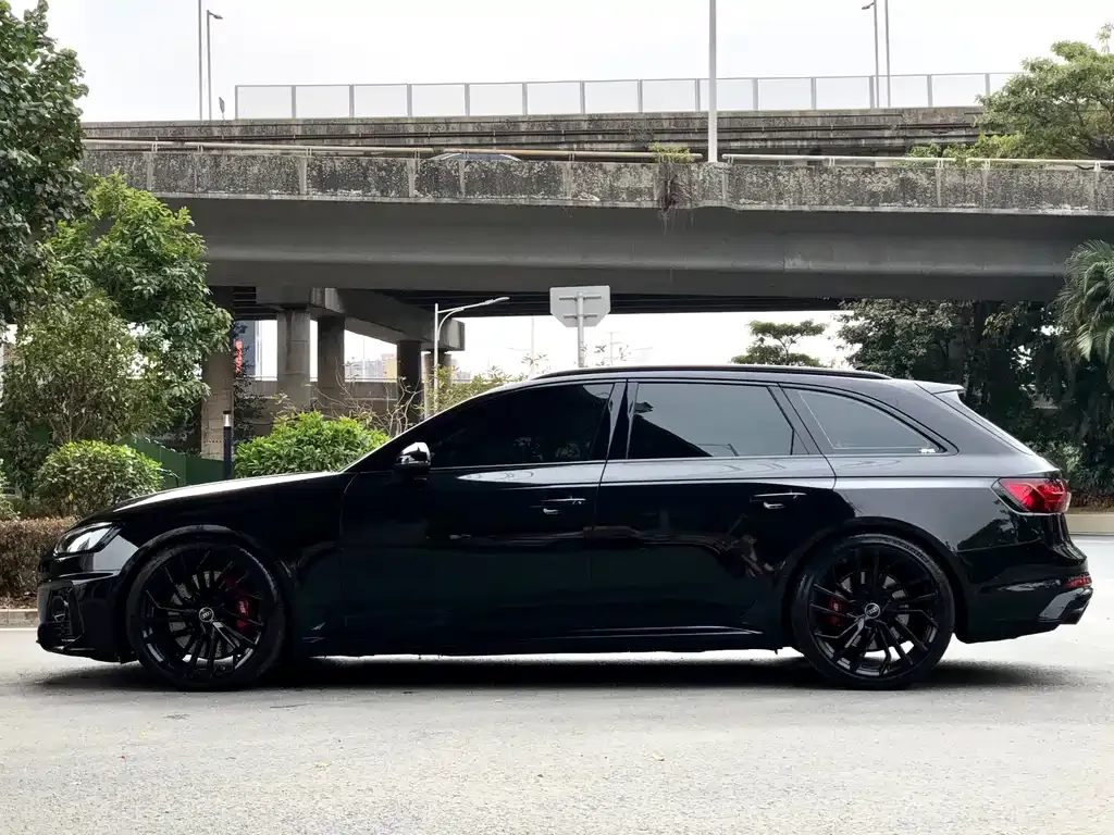 Audi RS 4 — фото 3