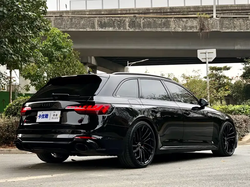 Audi RS 4 — фото 9