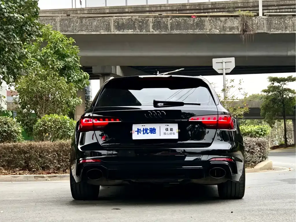 Audi RS 4 — фото 5