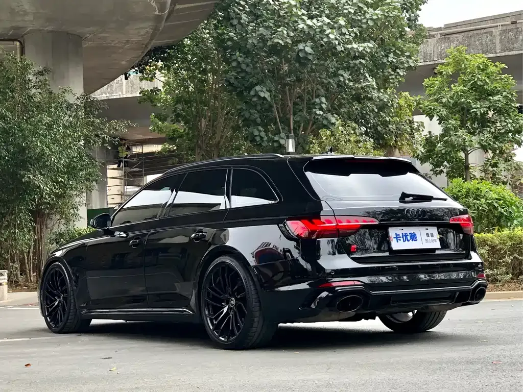 Audi RS 4 — фото 10