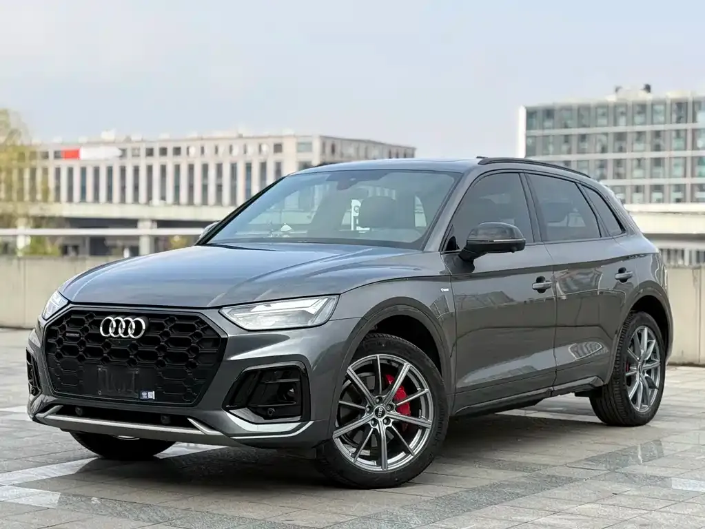 Audi Q5L — фото 1