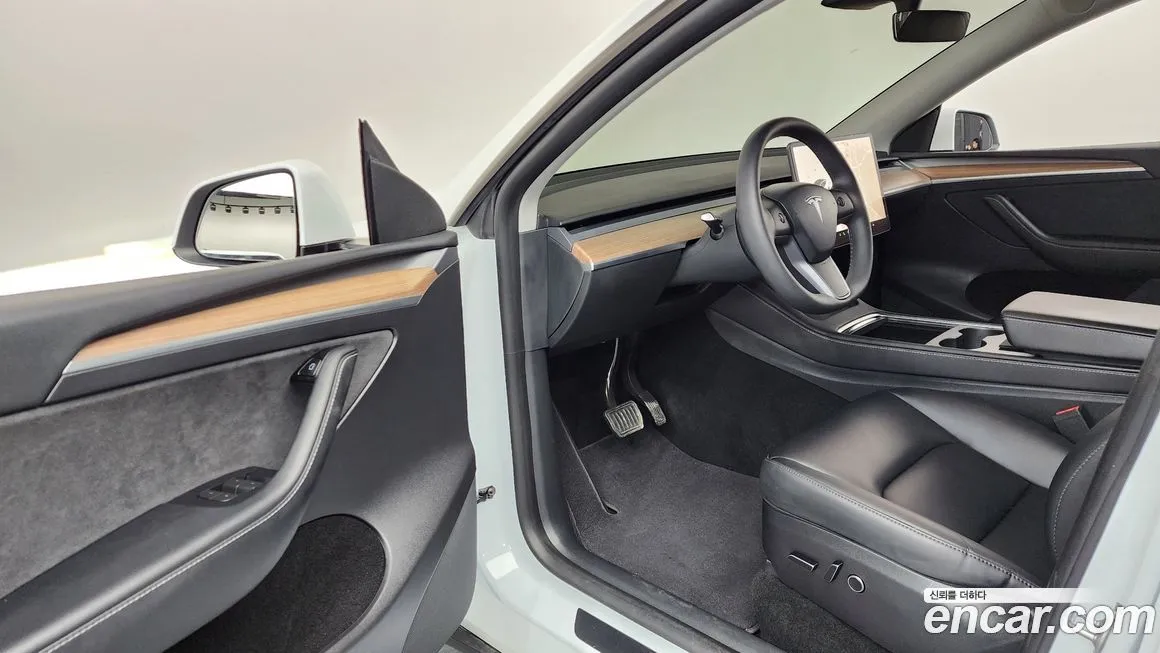 Tesla Model Y — фото 9