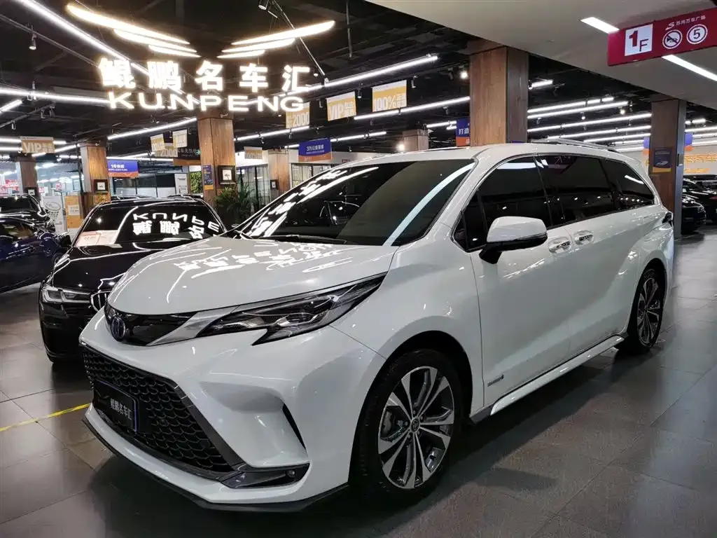 Toyota Granvia — фото 1