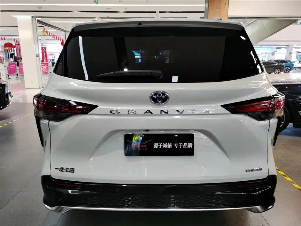 Toyota Granvia — фото 9