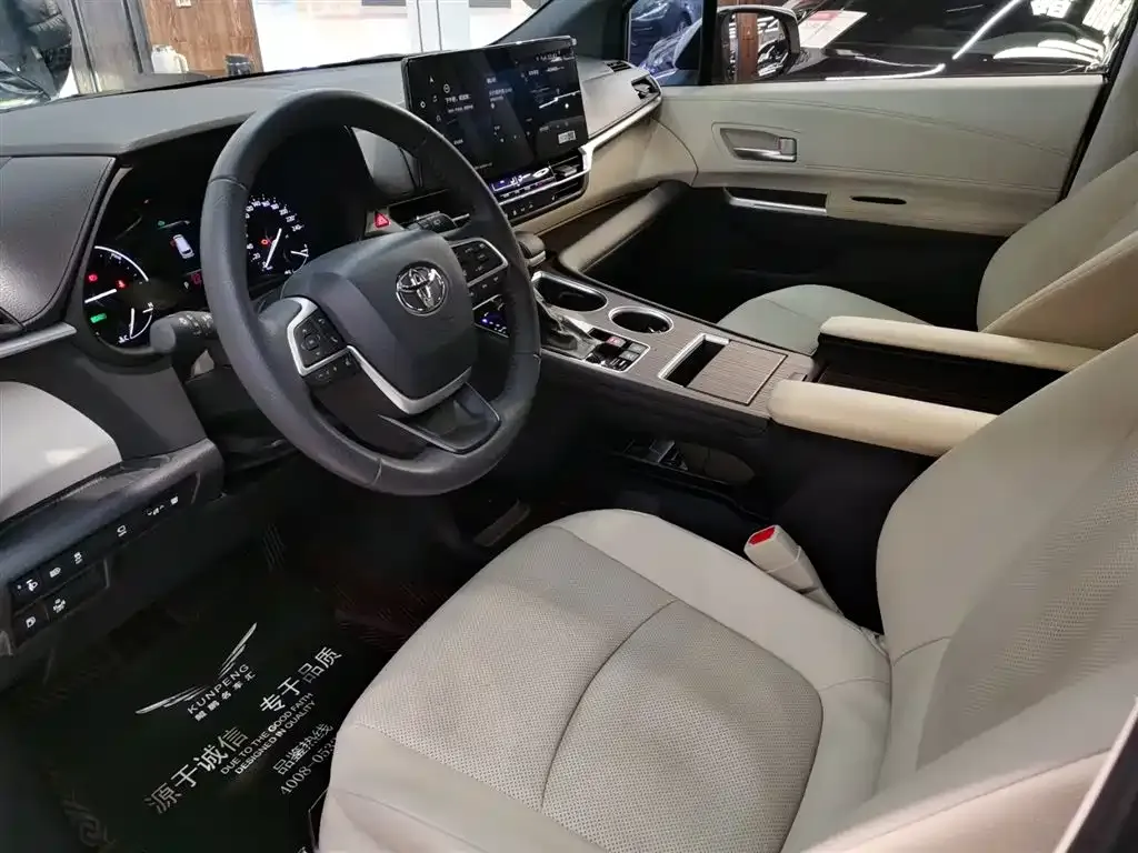 Toyota Granvia — фото 10