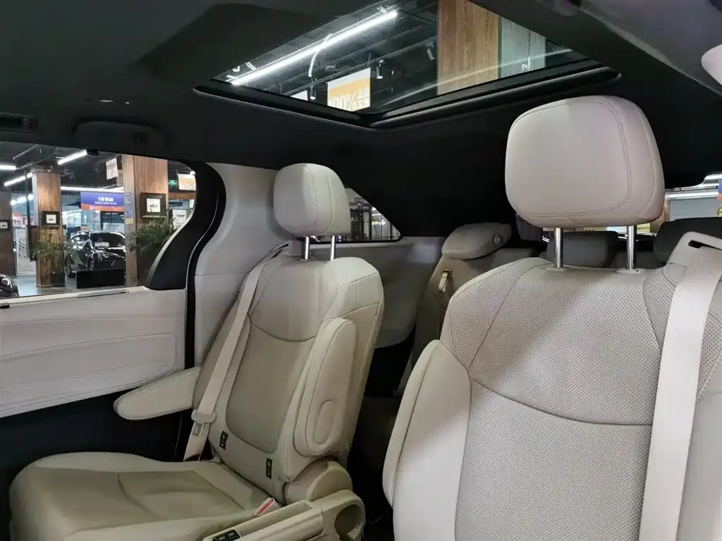 Toyota Granvia — фото 8