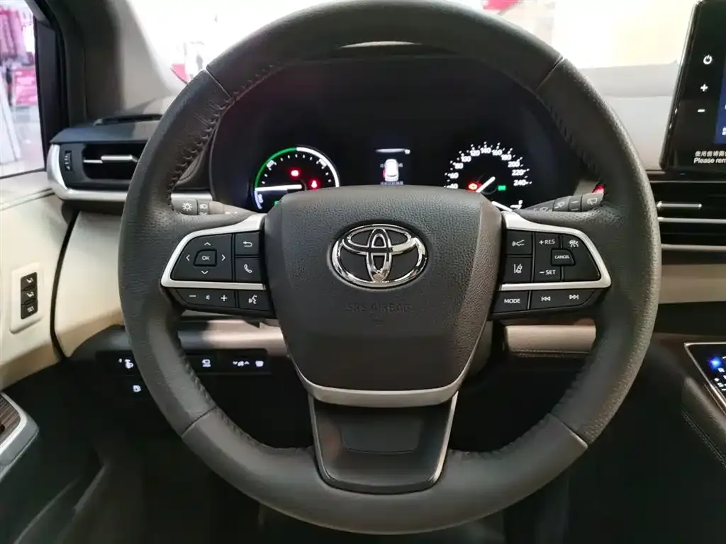 Toyota Granvia — фото 3