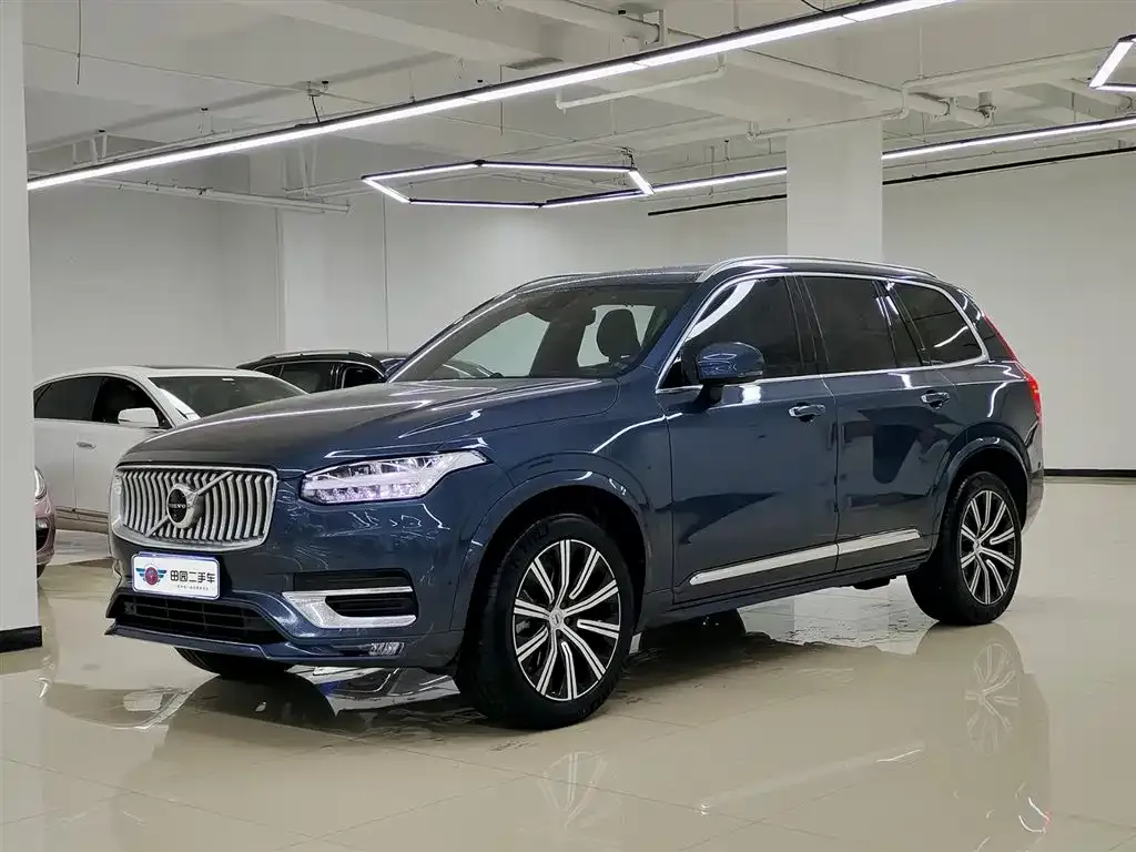 Volvo XC90 — фото 1