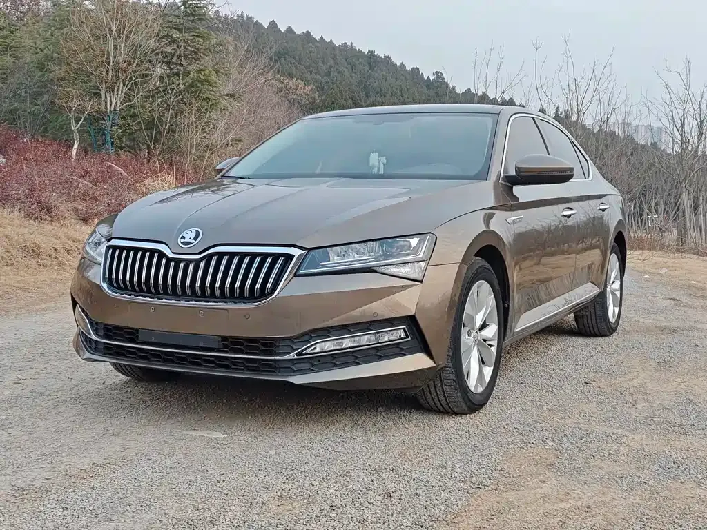 Skoda Superb — фото 1