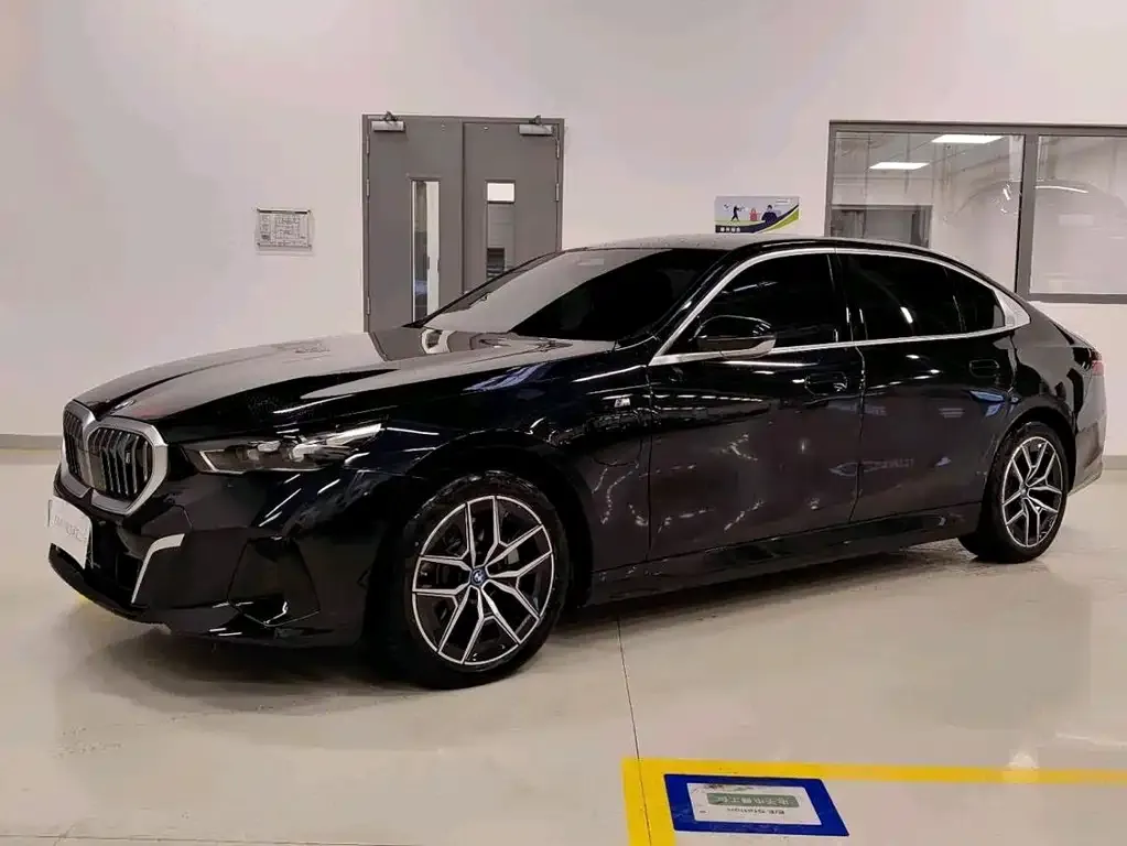 BMW i5 — фото 1