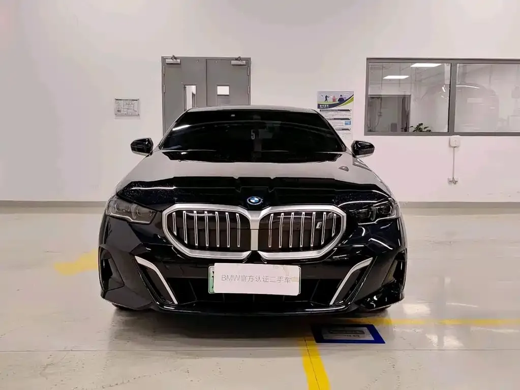 BMW i5 — фото 2