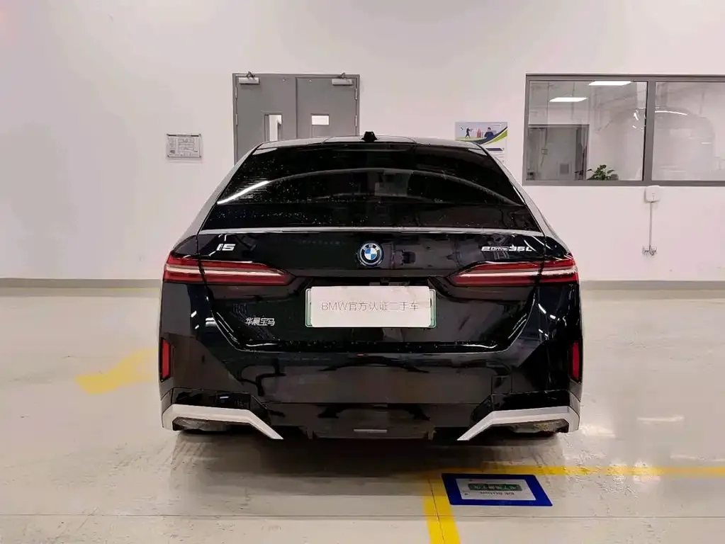 BMW i5 — фото 3