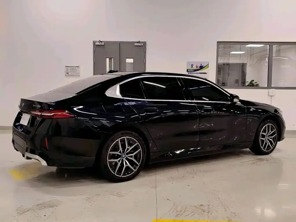 BMW i5 — фото 9