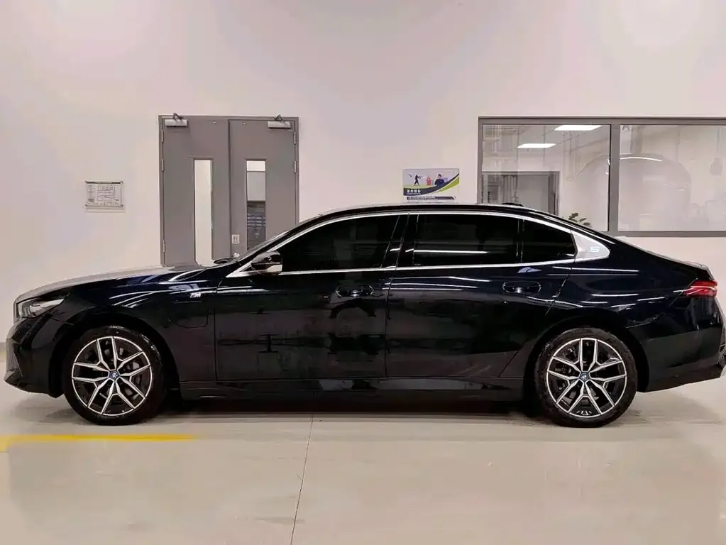 BMW i5 — фото 7