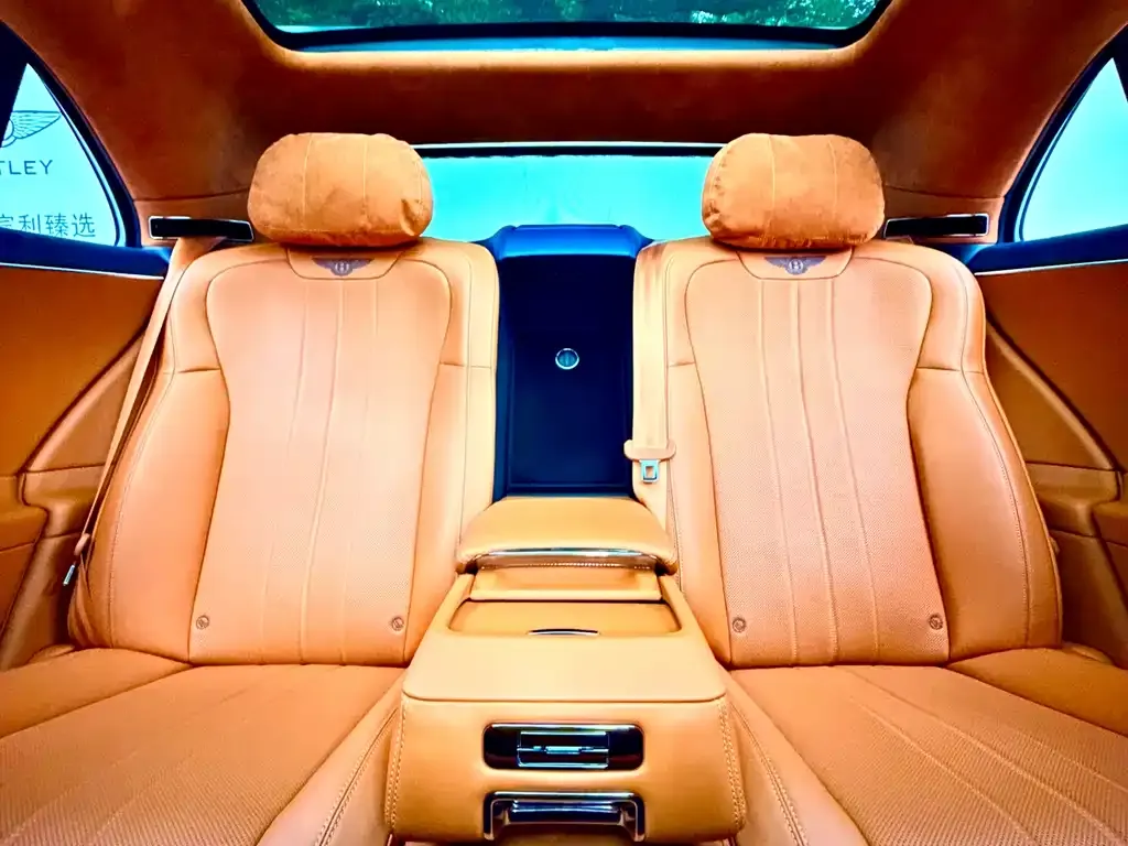 Bentley Flying Spur — фото 4