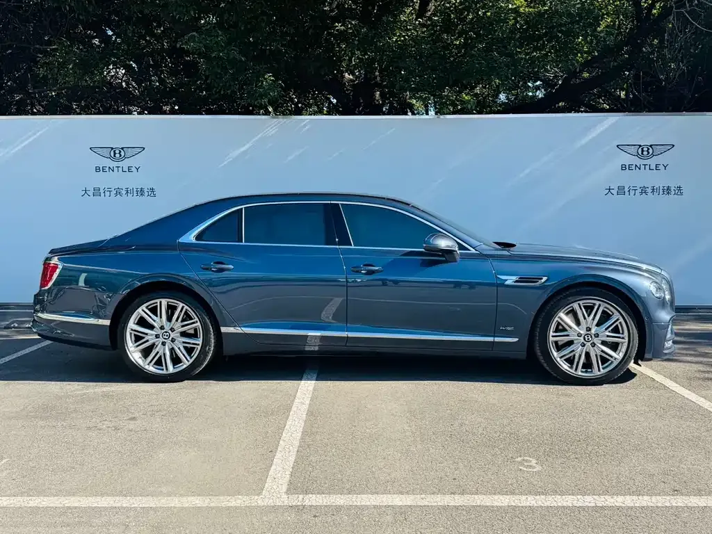 Bentley Flying Spur — фото 9