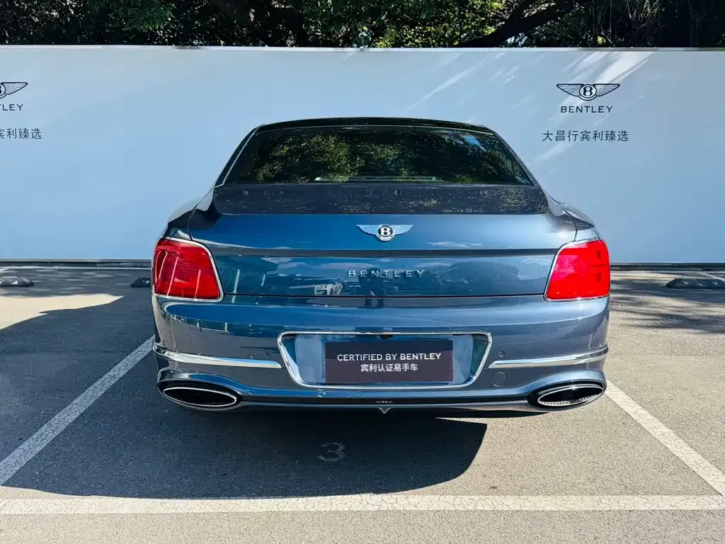 Bentley Flying Spur — фото 10
