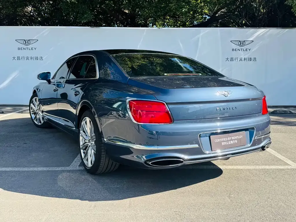 Bentley Flying Spur — фото 6