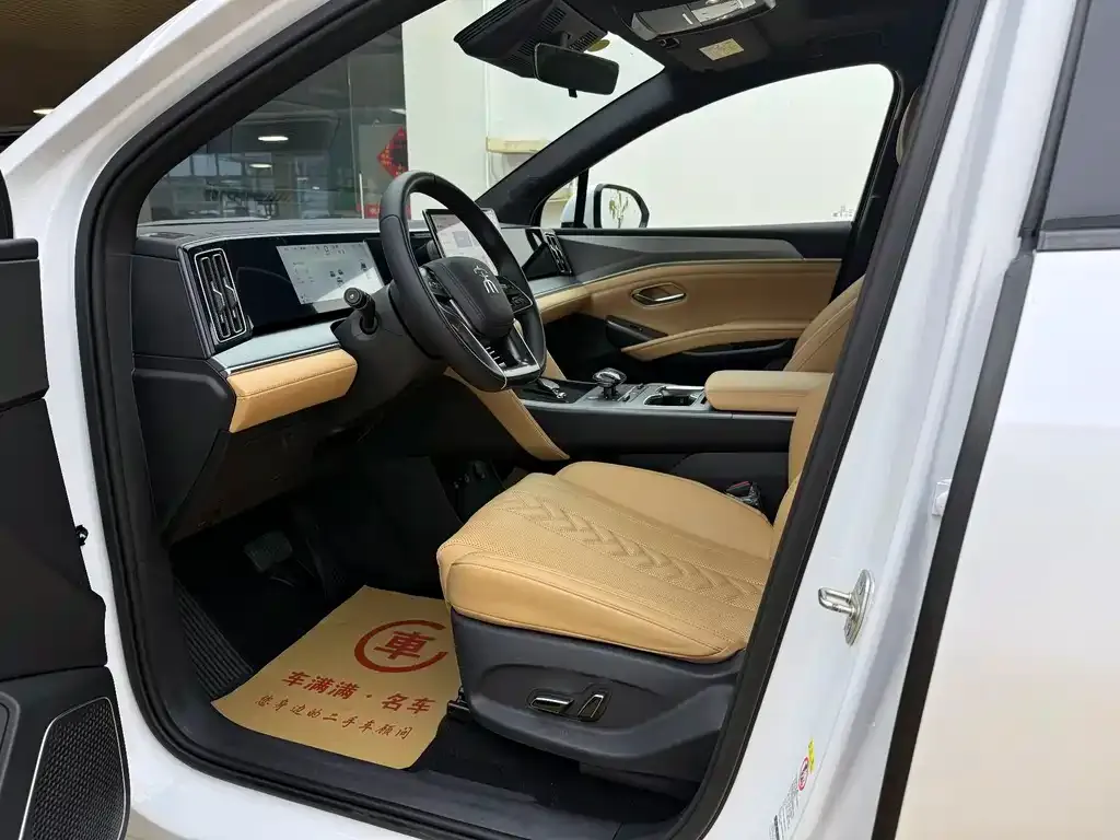 BYD L DM-i — фото 8