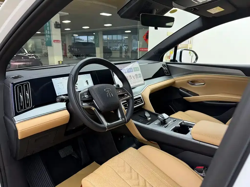 BYD L DM-i — фото 4