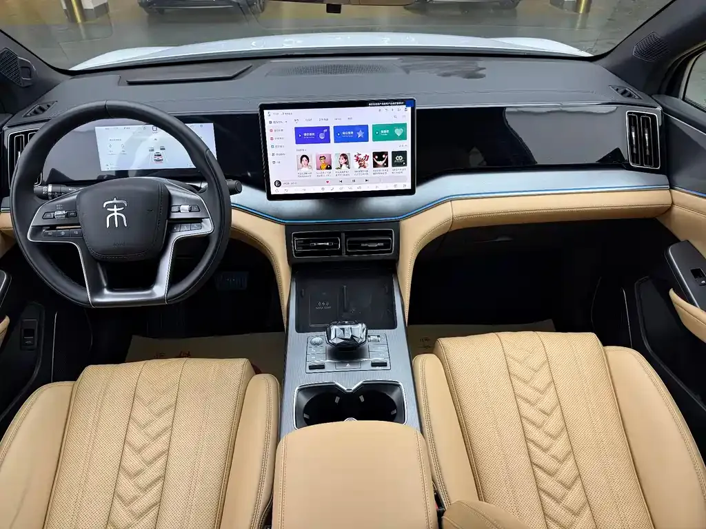 BYD L DM-i — фото 9